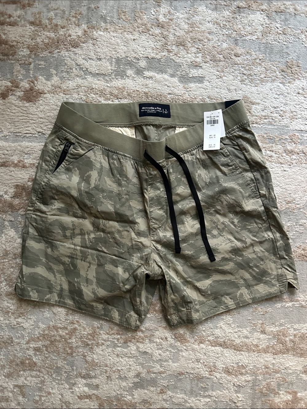 Men's Abercrombie & Fitch Olive Camo Drawstring Shorts - Size Large